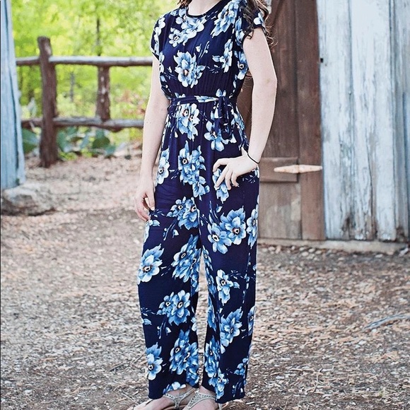 NWT Peyton Bre Floral Snap Back Jumpsuit - Picture 2 of 2